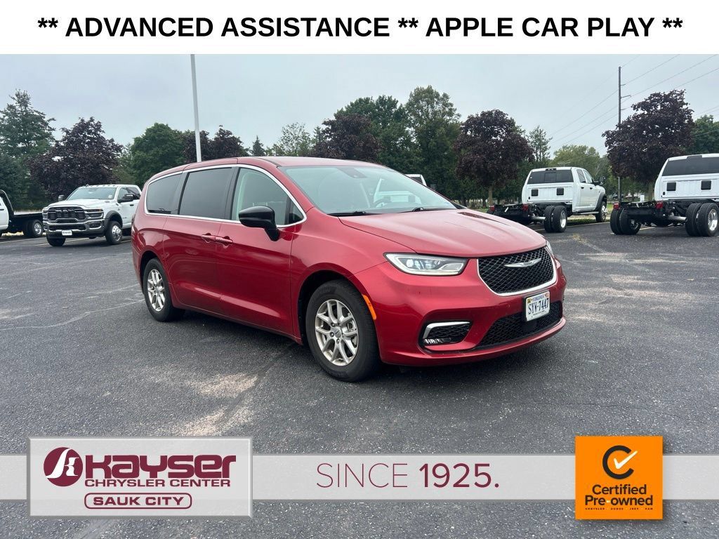 Used 2024 Chrysler Pacifica Touring-L FWD image 1