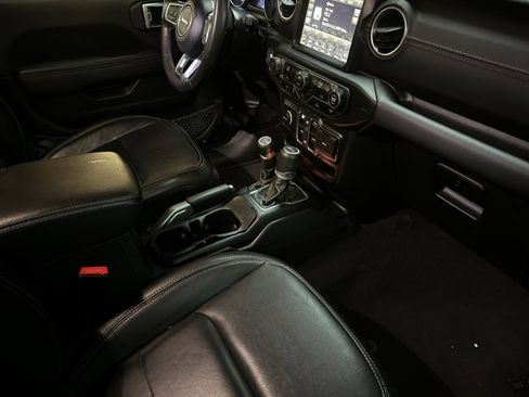 Used 2022 Jeep Wrangler Unlimited Sahara image 15