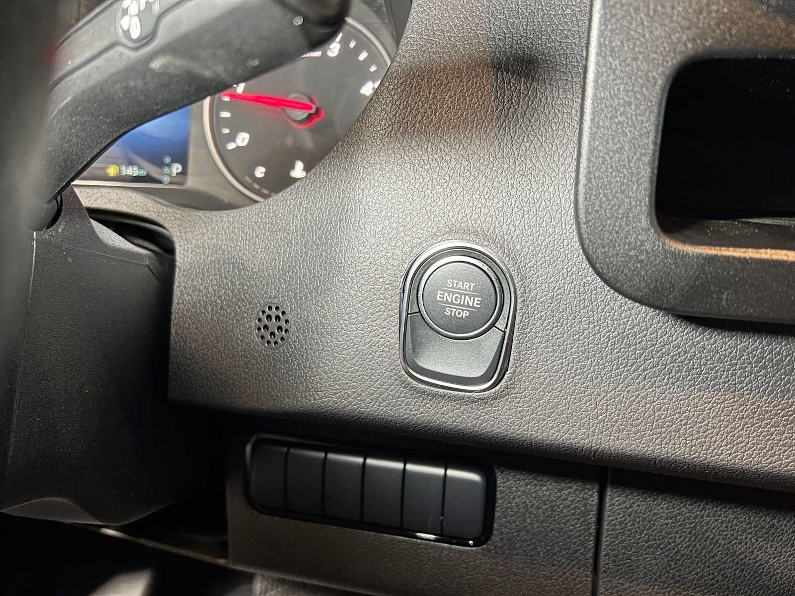 Used 2025 Mercedes-Benz Sprinter 2500 image 25