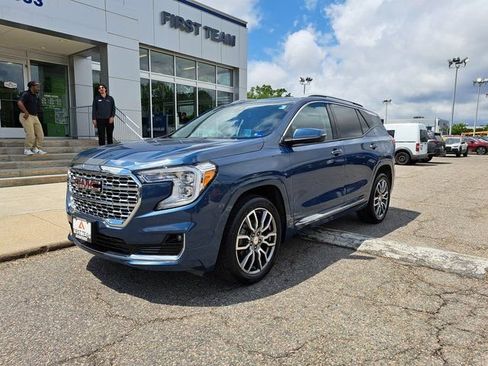 Used 2024 GMC Terrain Denali w/ Denali Premium Package AWD/4WD image 2