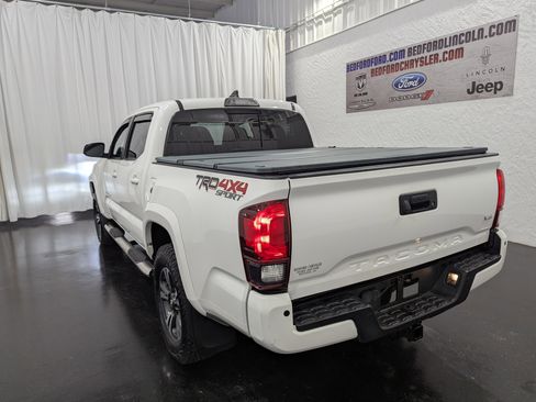 Used 2018 Toyota Tacoma SR image 9