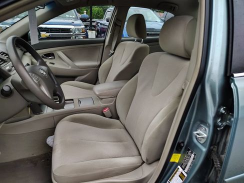 Used 2011 Toyota Camry LE FWD image 9