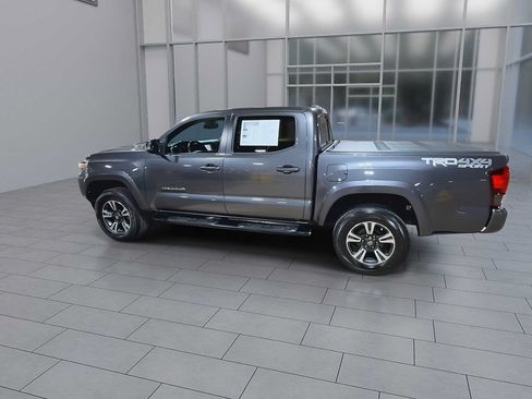 Used 2018 Toyota Tacoma TRD Sport w/ Exterior Package AWD/4WD image 6