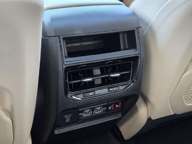 Used 2023 Jeep Grand Cherokee Limited AWD/4WD image 31