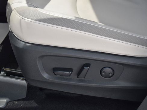 Used 2025 Nissan Pathfinder SL FWD image 24