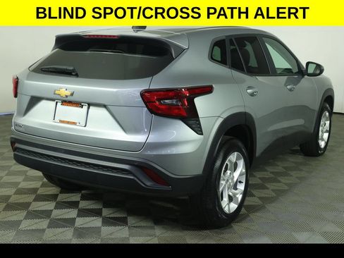 Used 2024 Chevrolet Trax LS w/ LS Convenience Package FWD image 7