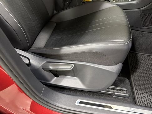 Certified 2024 Volkswagen Tiguan SE R-Line FWD image 33