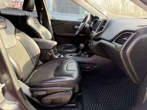 Used 2020 Jeep Cherokee Trailhawk w/ Cold Weather Group image 5