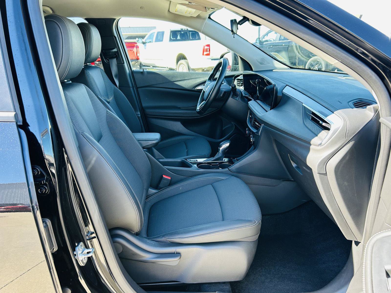 Used 2025 Buick Encore GX Preferred FWD image 29