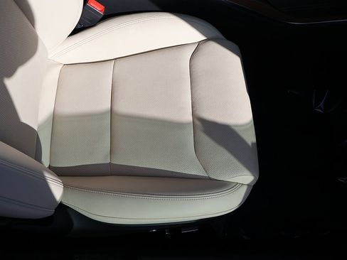 Used 2022 Tesla Model S image 34