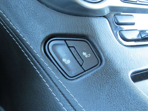 Used 2019 Chevrolet Suburban LT image 24