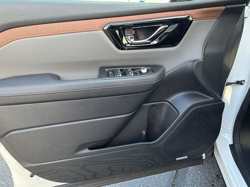 Used 2025 Subaru Forester Sport image 19