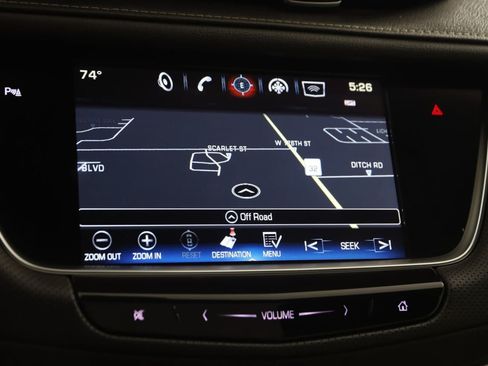 Used 2018 Cadillac XT5 Luxury w/ Driver Awareness Package FWD image 9