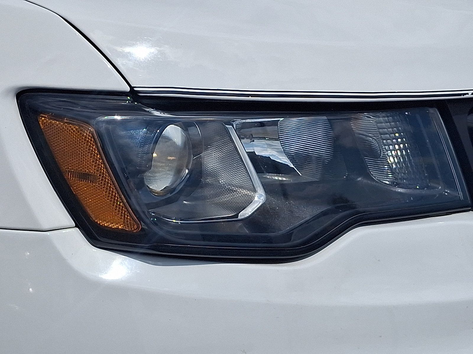 Used 2019 Jeep Grand Cherokee Altitude AWD/4WD image 12