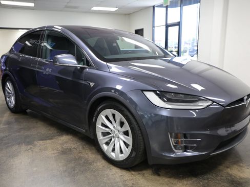 Used 2020 Tesla Model X Long Range AWD/4WD image 7