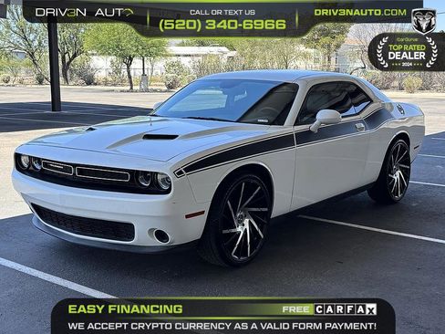 Used 2015 Dodge Challenger SXT RWD image 3