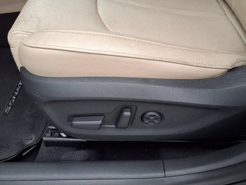 Used 2017 Hyundai Sonata Limited w/ Tech Package 03 FWD image 25