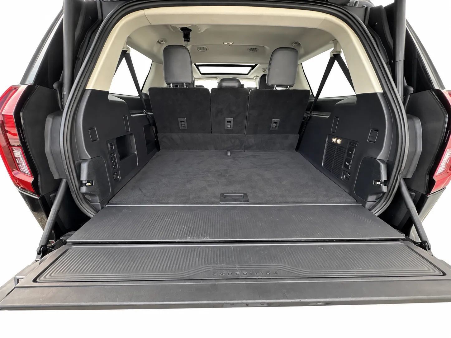 Used 2025 Ford Expedition Max Active AWD/4WD image 16