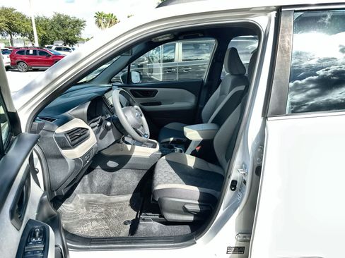 Used 2025 Subaru Forester AWD/4WD image 2