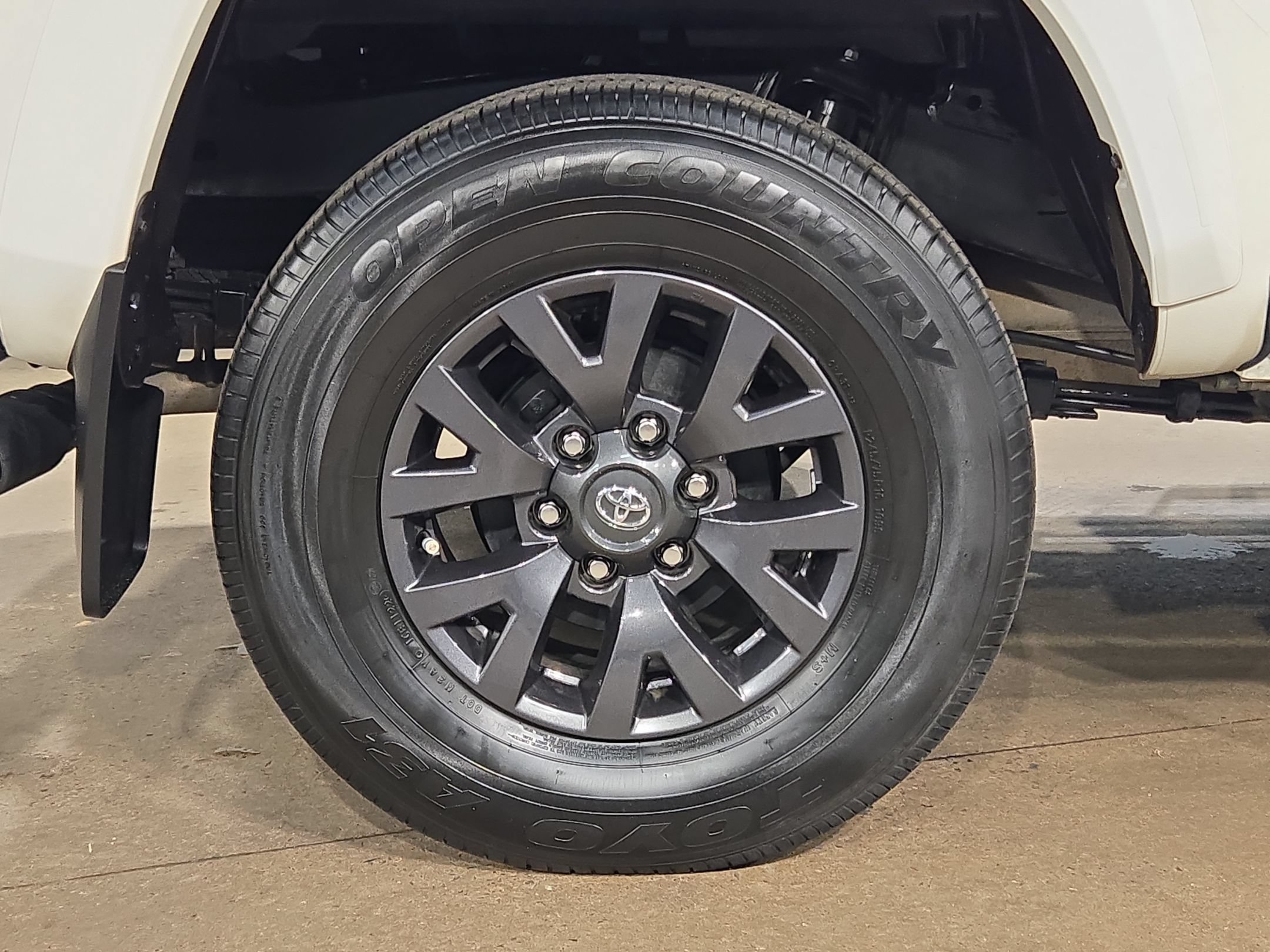 Used 2022 Toyota Tacoma SR5 RWD image 17