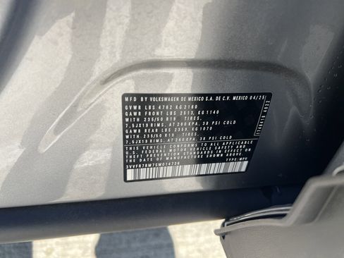 Certified 2025 Volkswagen Tiguan SE image 30