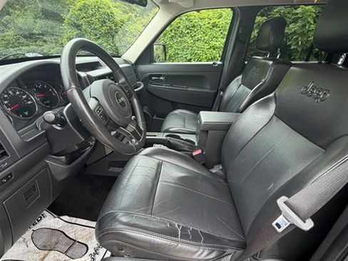 Used 2012 Jeep Liberty Sport AWD/4WD image 17