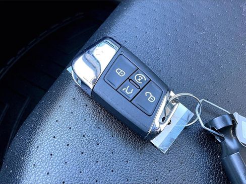 Used 2023 Volkswagen Atlas Cross Sport SE w/ Panoramic Sunroof Package image 11