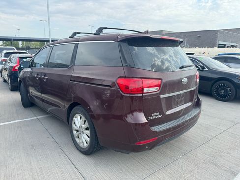 Used 2018 Kia Sedona EX FWD image 2