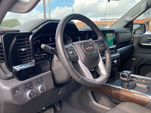 Used 2023 GMC Sierra 1500 Elevation w/ Preferred Package AWD/4WD image 8