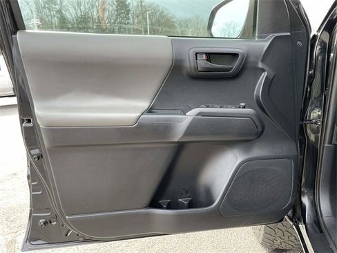Used 2018 Toyota Tacoma SR image 18