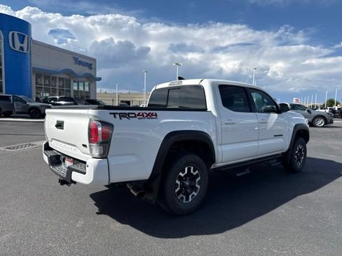Used 2021 Toyota Tacoma TRD Off-Road w/ TRD Premium Off Road Package AWD/4WD image 4