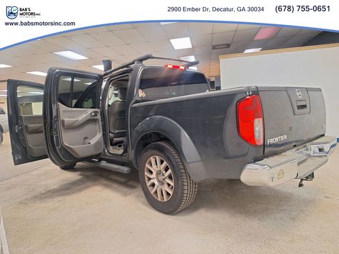 Used 2012 Nissan Frontier SL w/ Moonroof Pkg image 19