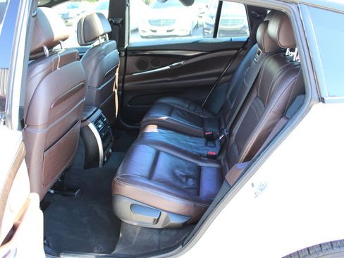 Used 2015 BMW 550i Gran Turismo xDrive image 18