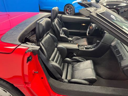 Used 1992 Chevrolet Corvette Convertible RWD image 16