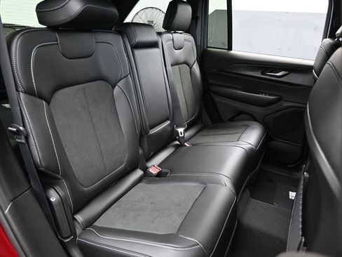 New 2025 Jeep Grand Cherokee Altitude RWD image 37