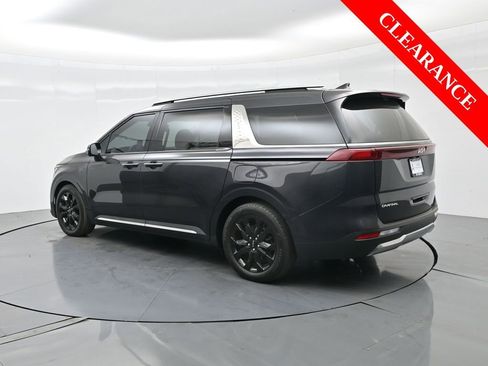 Used 2023 Kia Carnival SX Prestige image 9