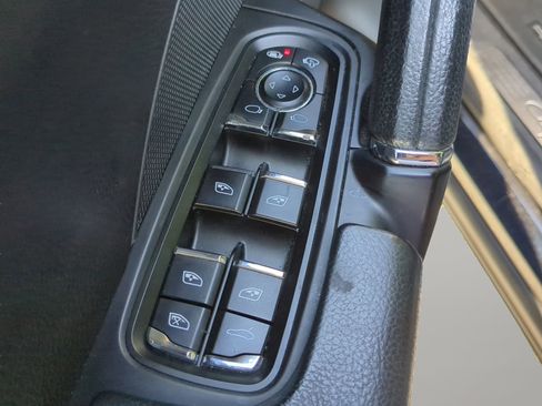 Used 2016 Porsche Cayenne AWD/4WD image 49