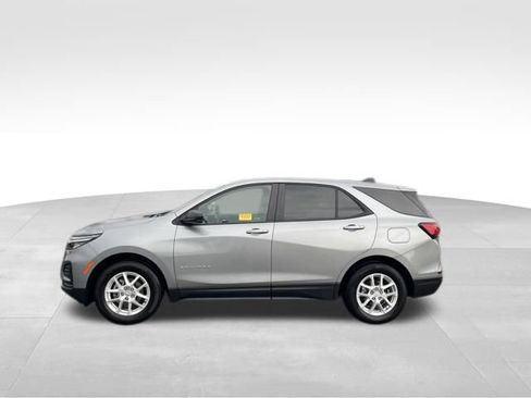 Used 2024 Chevrolet Equinox LS w/ LS Convenience Package FWD image 2