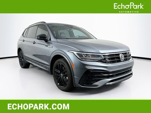 Used 2022 Volkswagen Tiguan SE R-Line FWD image 1