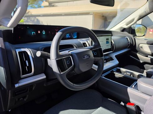 Used 2025 Ford Expedition Active image 20