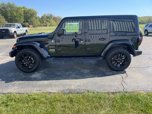 Used 2022 Jeep Wrangler Unlimited Sahara w/ Cold Weather Group image 10