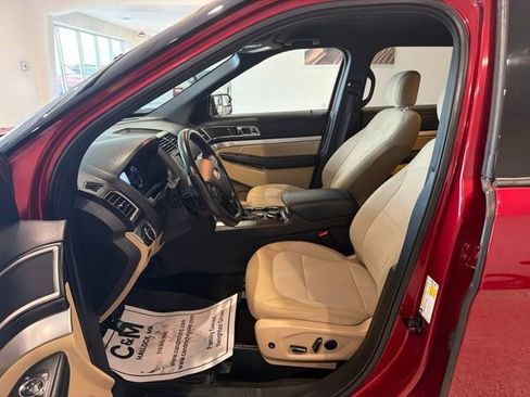 Used 2017 Ford Explorer XLT AWD/4WD image 9