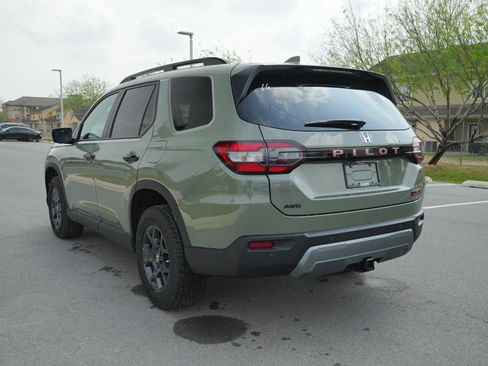 New 2026 Honda Pilot TrailSport image 9