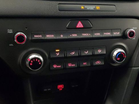 Used 2021 Kia Sportage LX image 20