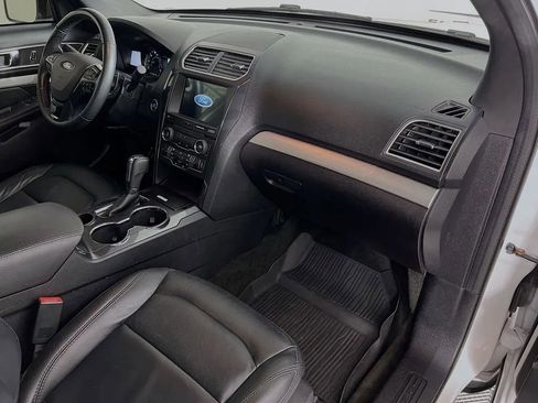 Used 2017 Ford Explorer XLT w/ Equipment Group 202A image 31