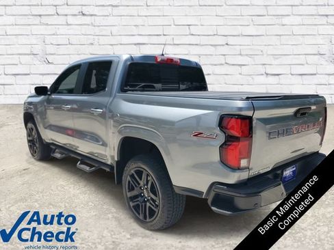 Used 2025 Chevrolet Colorado Z71 w/ Technology Package AWD/4WD image 2