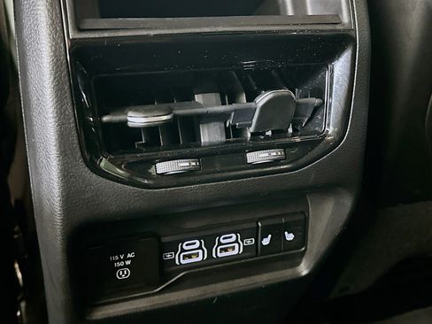 Used 2023 Jeep Grand Cherokee Limited w/ Black Appearance Package image 34