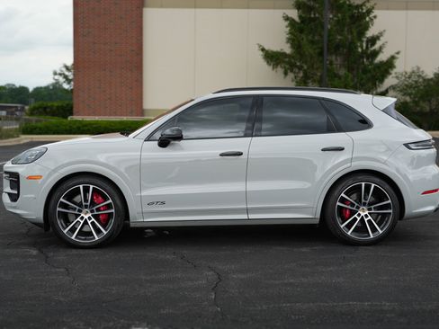 Used 2025 Porsche Cayenne GTS AWD/4WD image 8