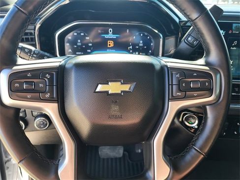 Used 2025 Chevrolet Silverado 2500 LT image 2