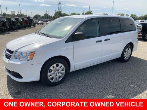 Used 2019 Dodge Grand Caravan SE w/ UConnect Hands-Free Group FWD image 4